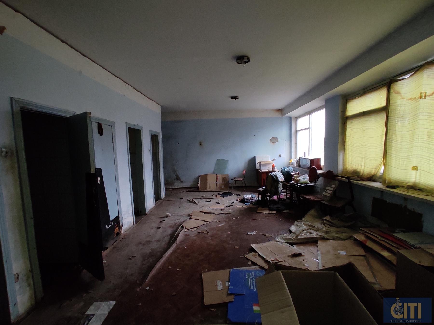 Адміністративна будівля вул. Параджанова, 1000 кв.м.