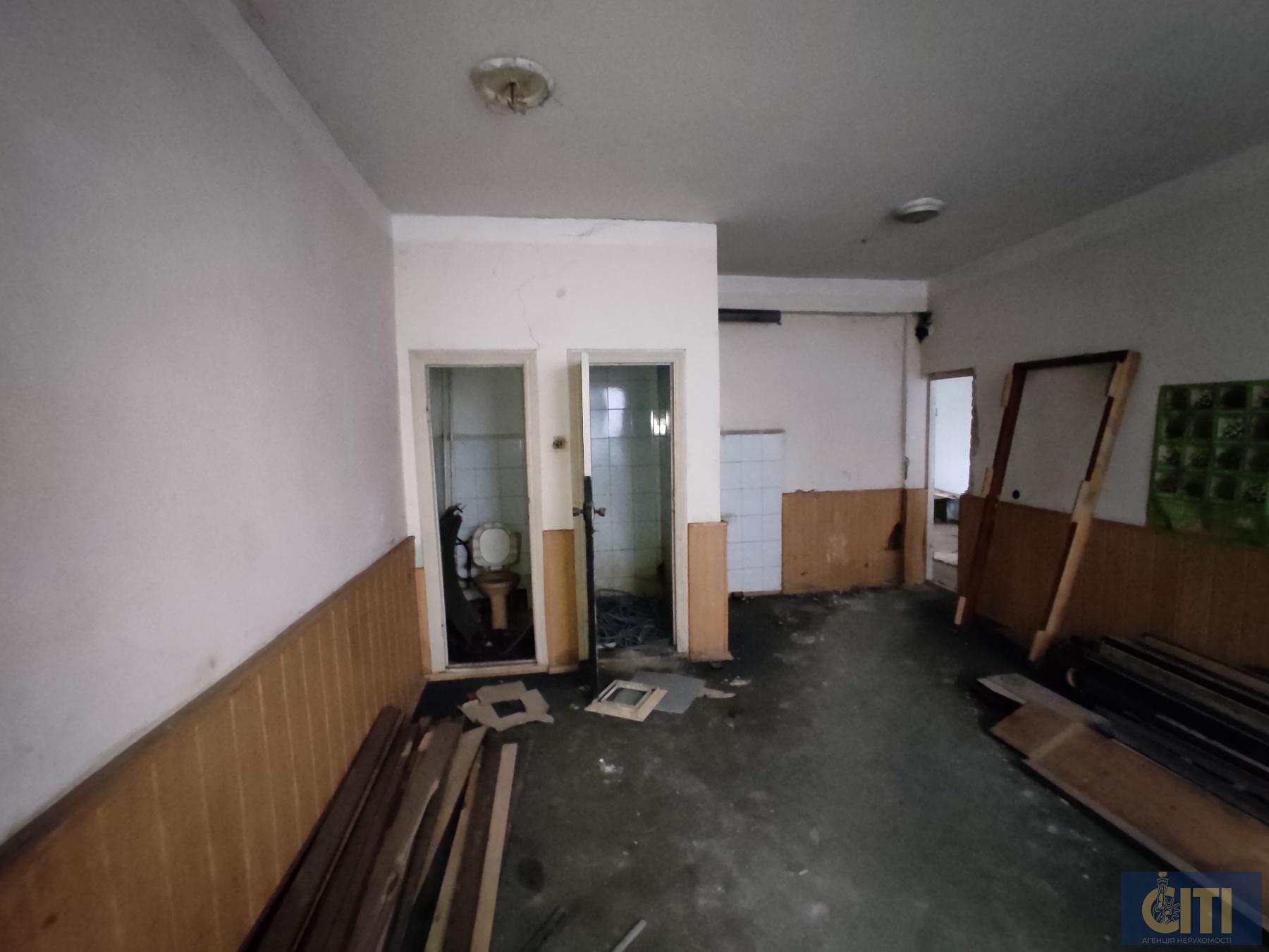 Адміністративна будівля вул. Параджанова, 1000 кв.м.