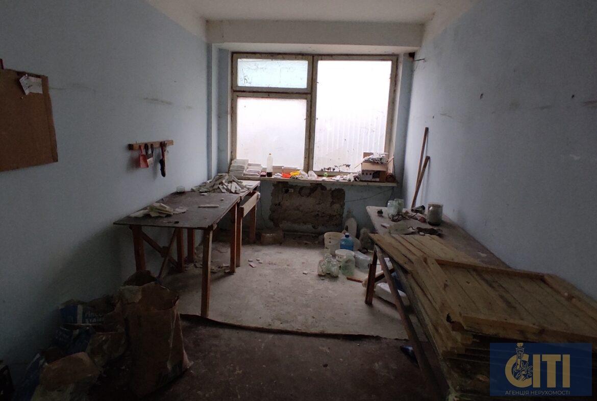 Адміністративна будівля вул. Параджанова, 1000 кв.м.