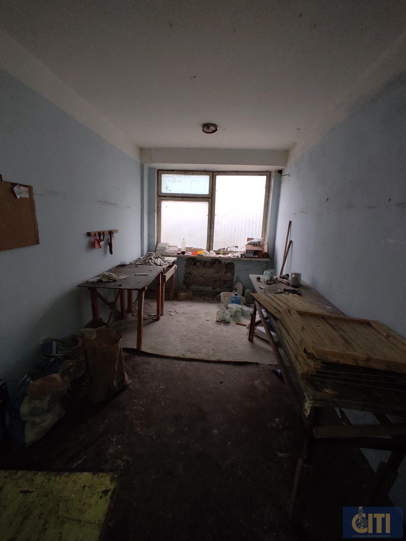 Адміністративна будівля вул. Параджанова, 1000 кв.м.