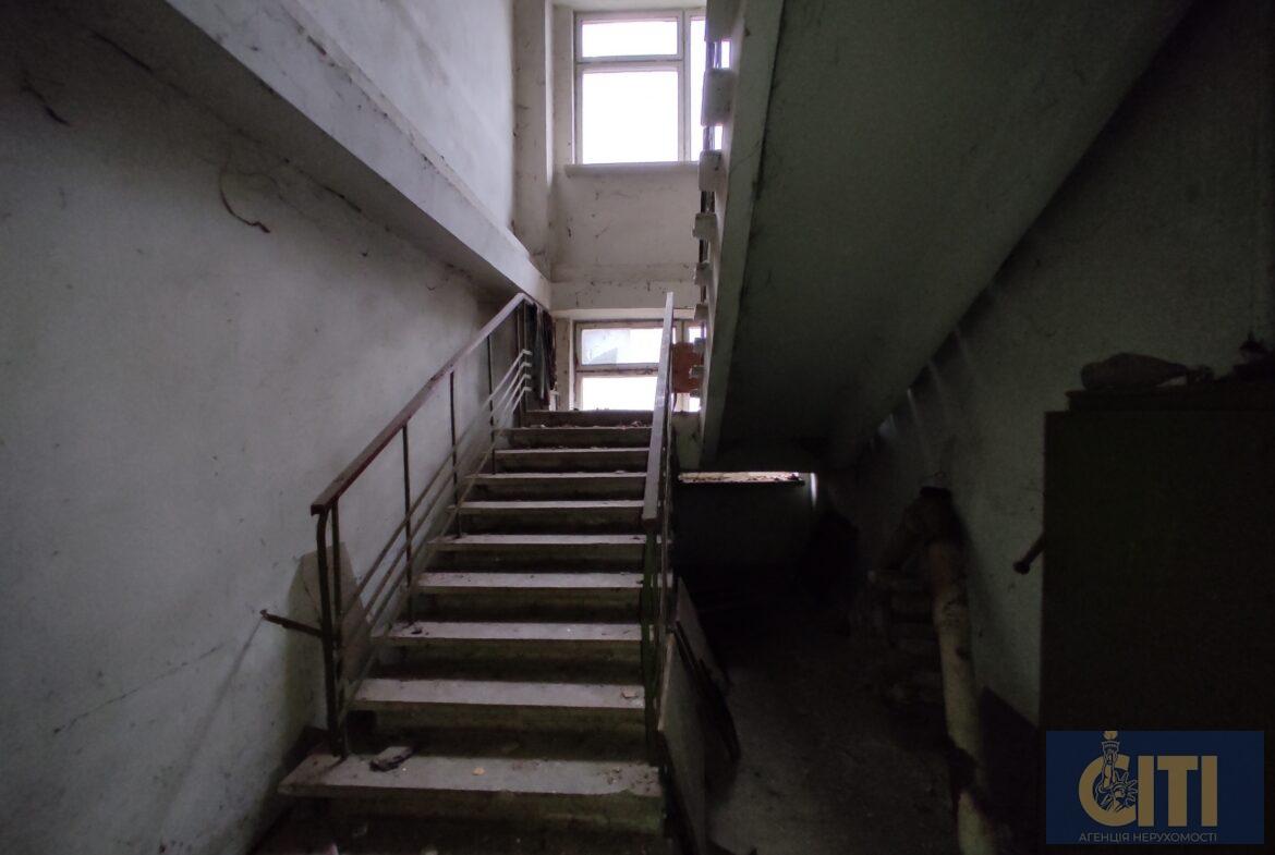 Адміністративна будівля вул. Параджанова, 1000 кв.м.