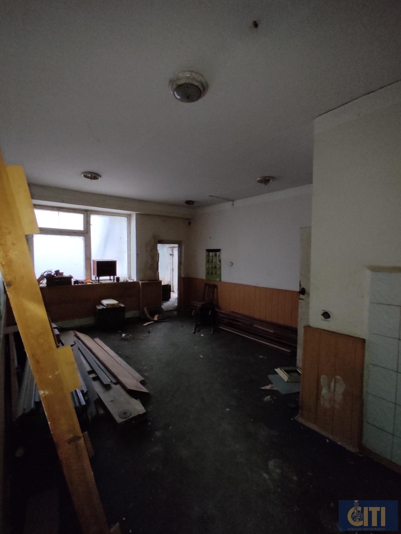 Адміністративна будівля вул. Параджанова, 1000 кв.м.