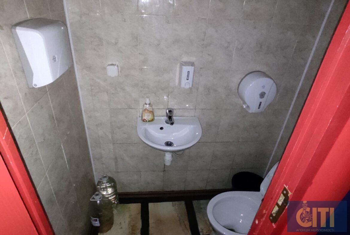 Магазин-кафе в центрі Житомира, 120 кв.м.