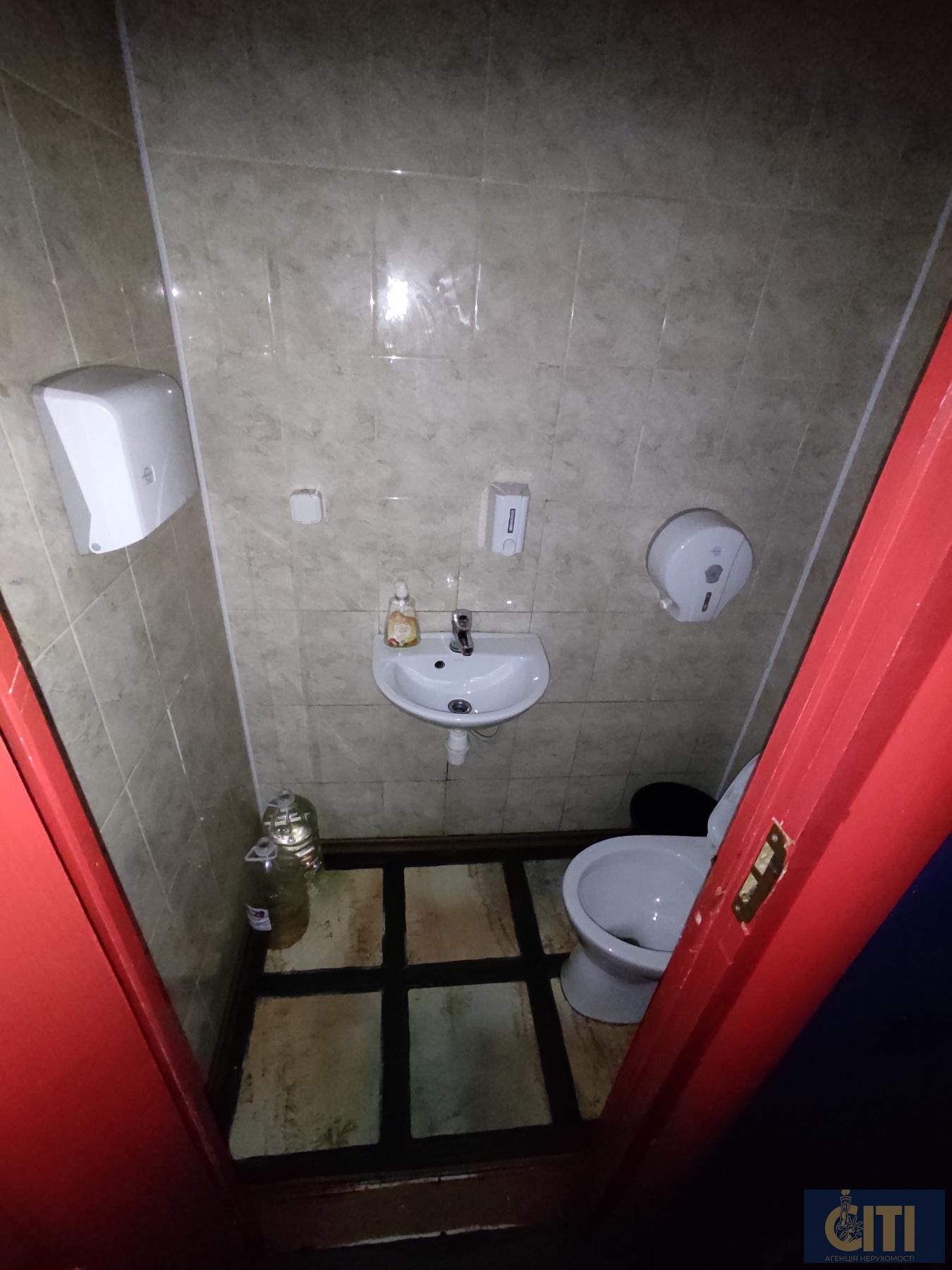 Магазин-кафе в центре Житомира, 120 кв.м. Магазин-кафе в центрі Житомира, 120 кв.м.