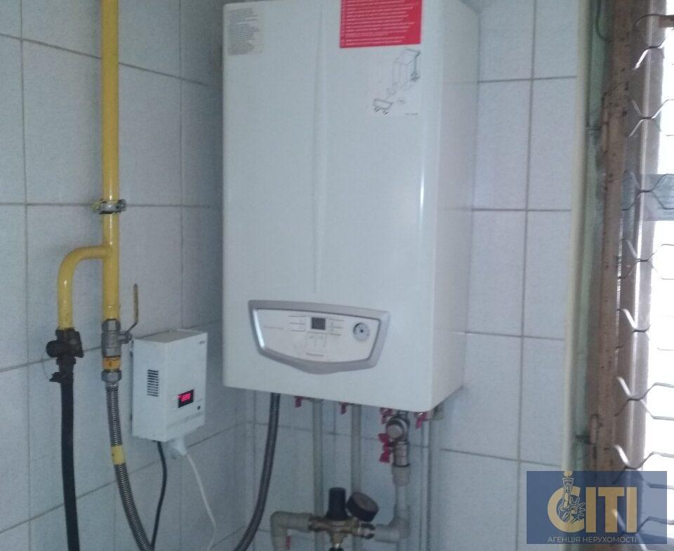 Магазин промислових товарів у центрі, 80 м2