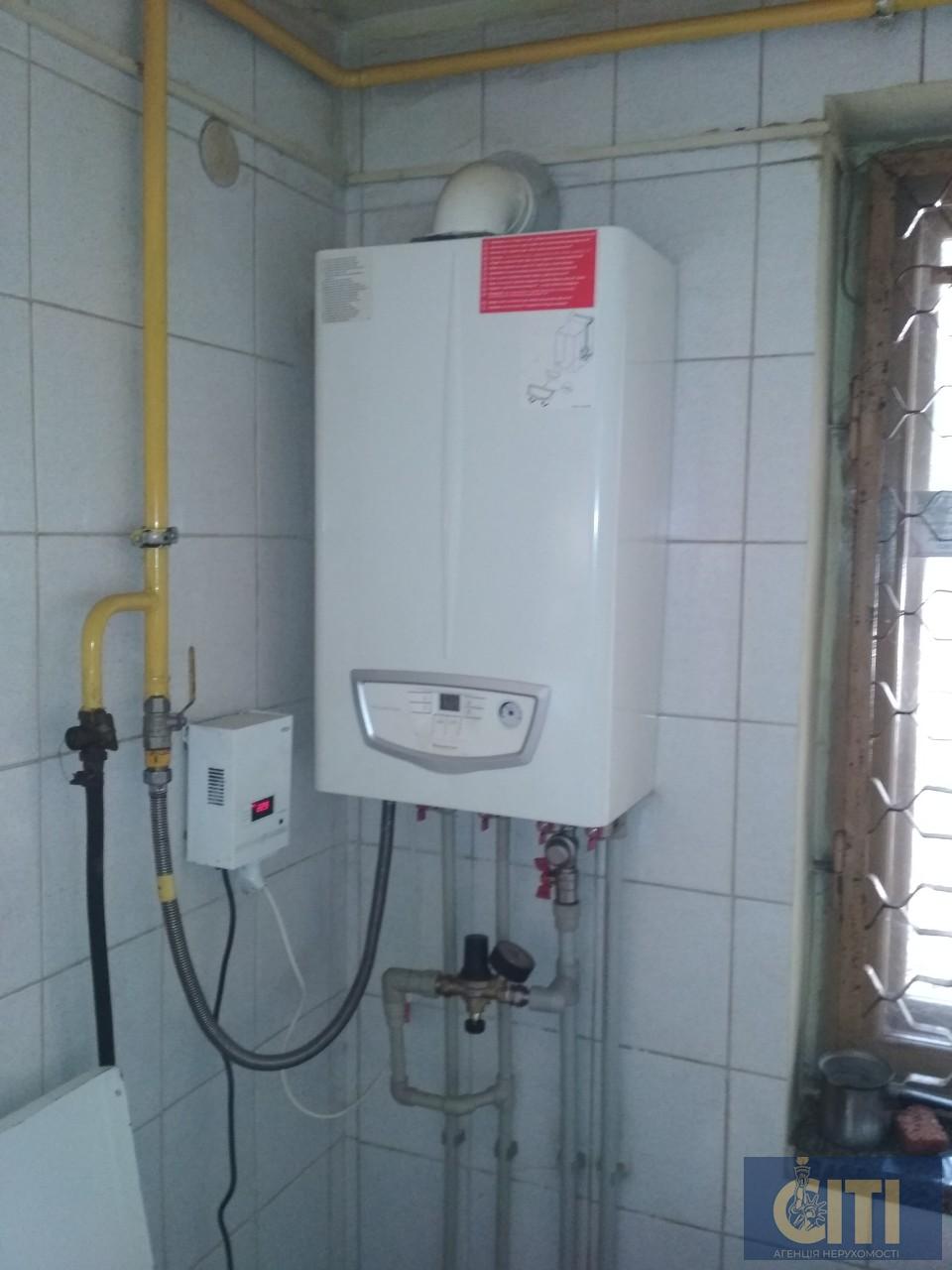 Магазин промислових товарів у центрі, 80 м2