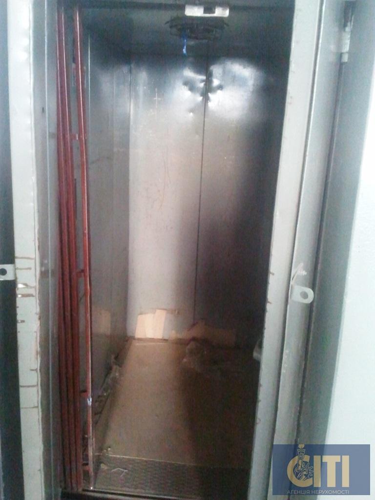 Виробничо-складські приміщення в Житомирі, 5640 м2, 90 сот.