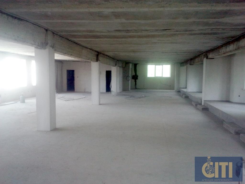 Триповерховий офісно-спортивний комплекс