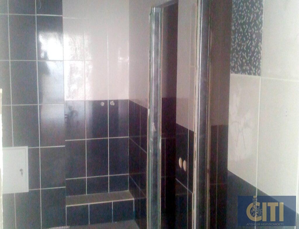 Триповерховий офісно-спортивний комплекс