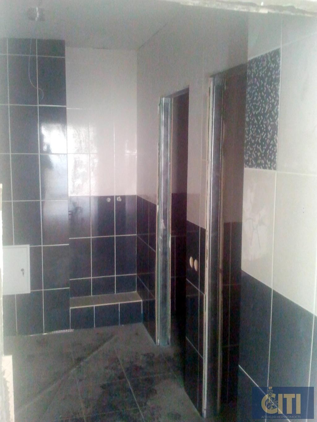 Триповерховий офісно-спортивний комплекс