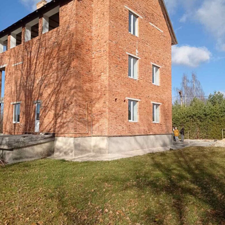 Будинок під готель у Денішах, 600 м2