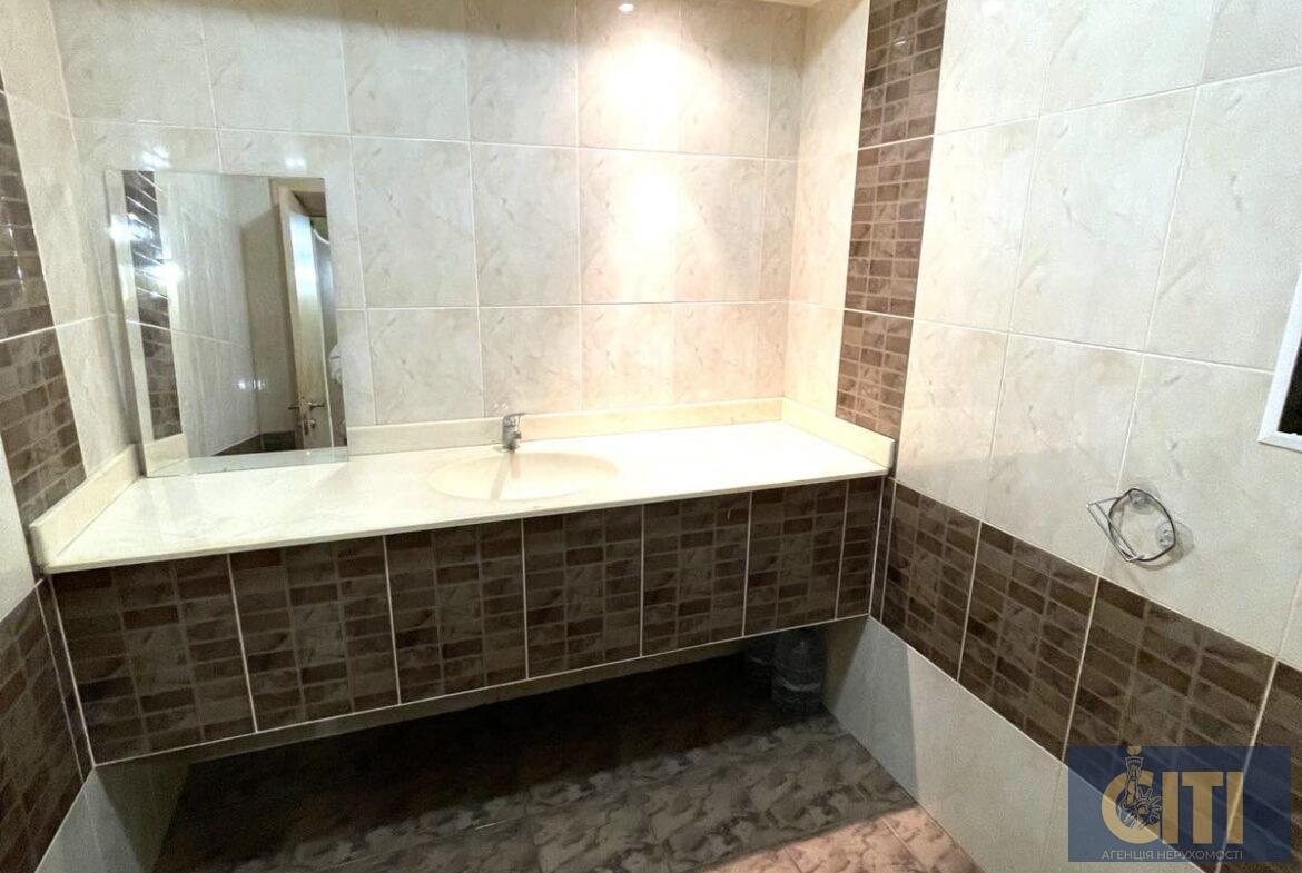 Приміщення фасадне 200 кВ.м.