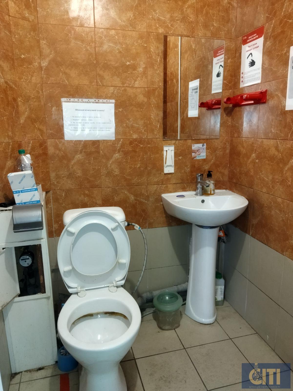 Помещение в центре, район ЦУМа, 100 м2 Приміщення в центрі, район ЦУМу, 100 м2