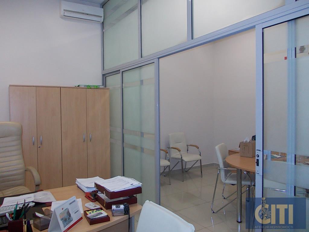 Приміщення під банк, офіс, магазин у самому центрі Житомира, 83 м2