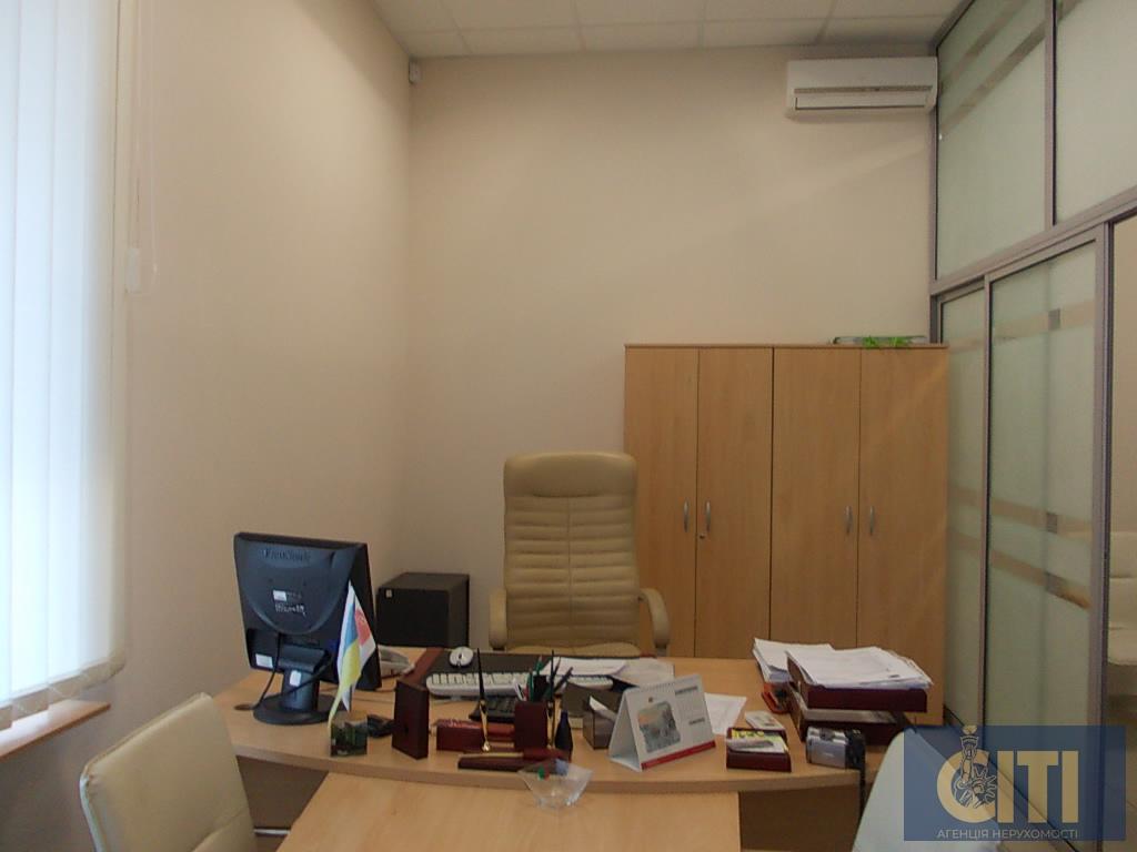 Приміщення під банк, офіс, магазин у самому центрі Житомира, 83 м2