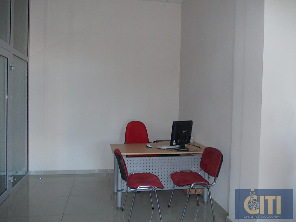 Приміщення під банк, офіс, магазин у самому центрі Житомира, 83 м2