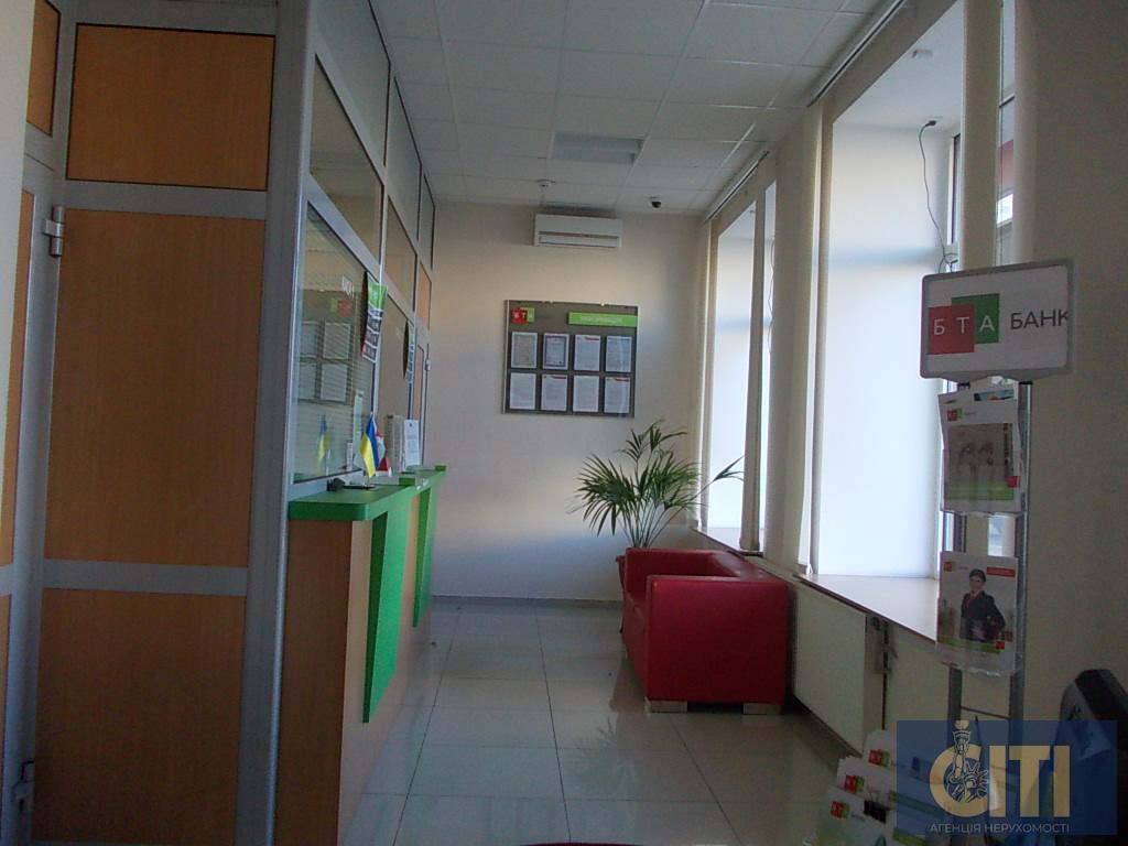 Приміщення під банк, офіс, магазин у самому центрі Житомира, 83 м2