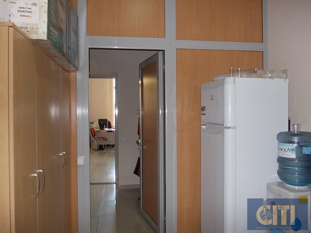 Приміщення під банк, офіс, магазин у самому центрі Житомира, 83 м2