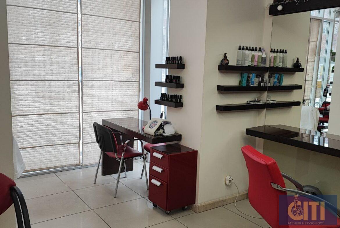 Приміщення (салон краси) у центрі, 140 м2