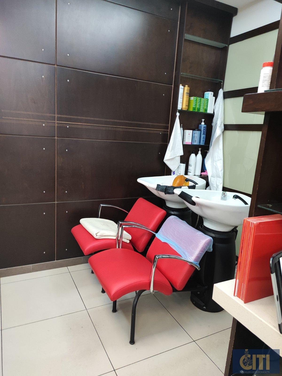 Приміщення (салон краси) у центрі, 140 м2