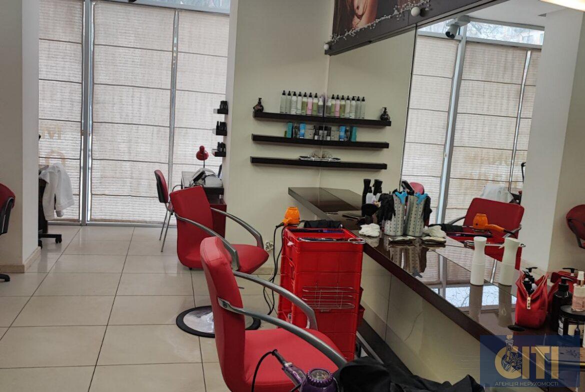 Приміщення (салон краси) у центрі, 140 м2