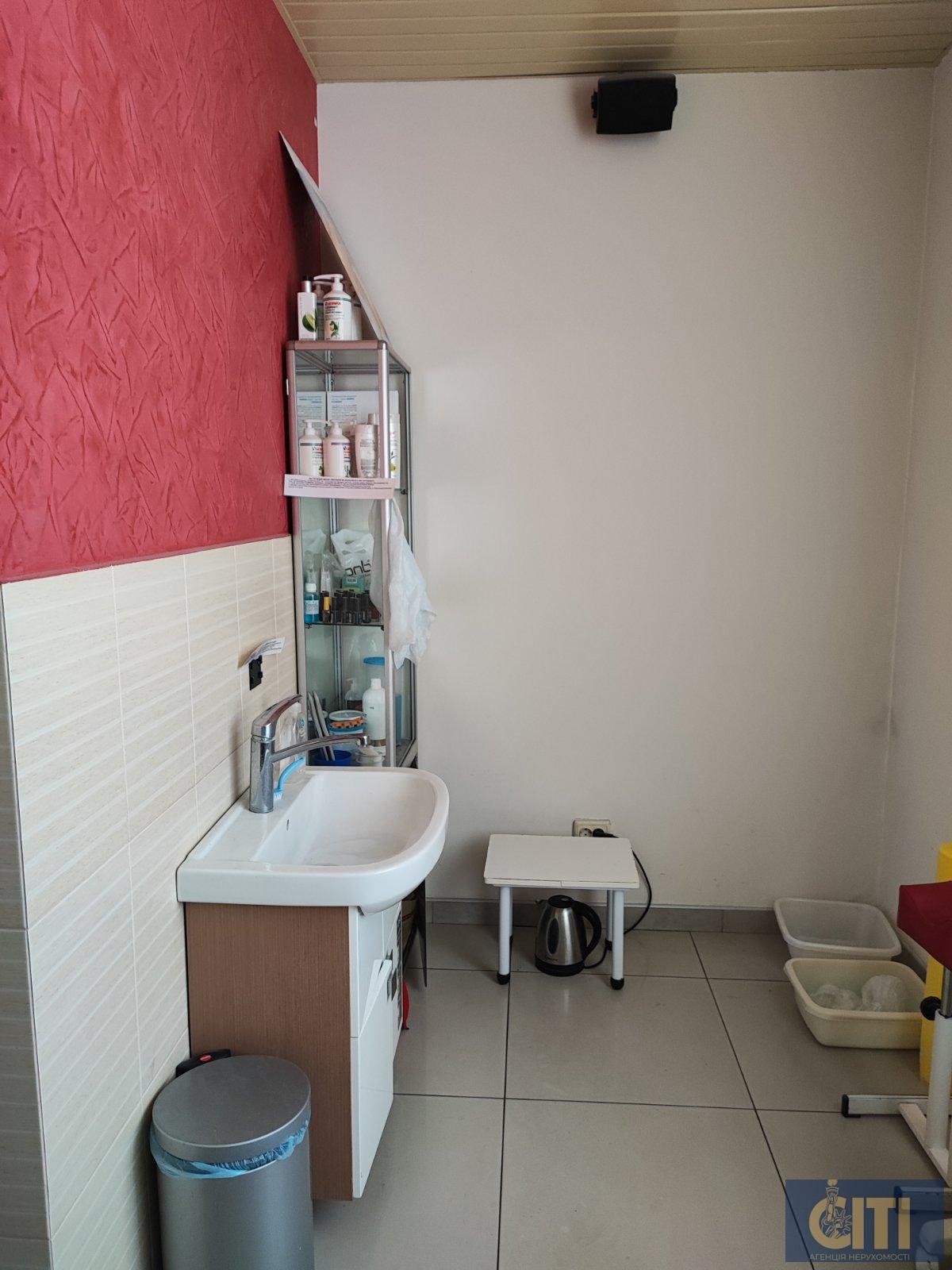 Помещение (салон красоты) в центре, 140 м2 Приміщення (салон краси) у центрі, 140 м2