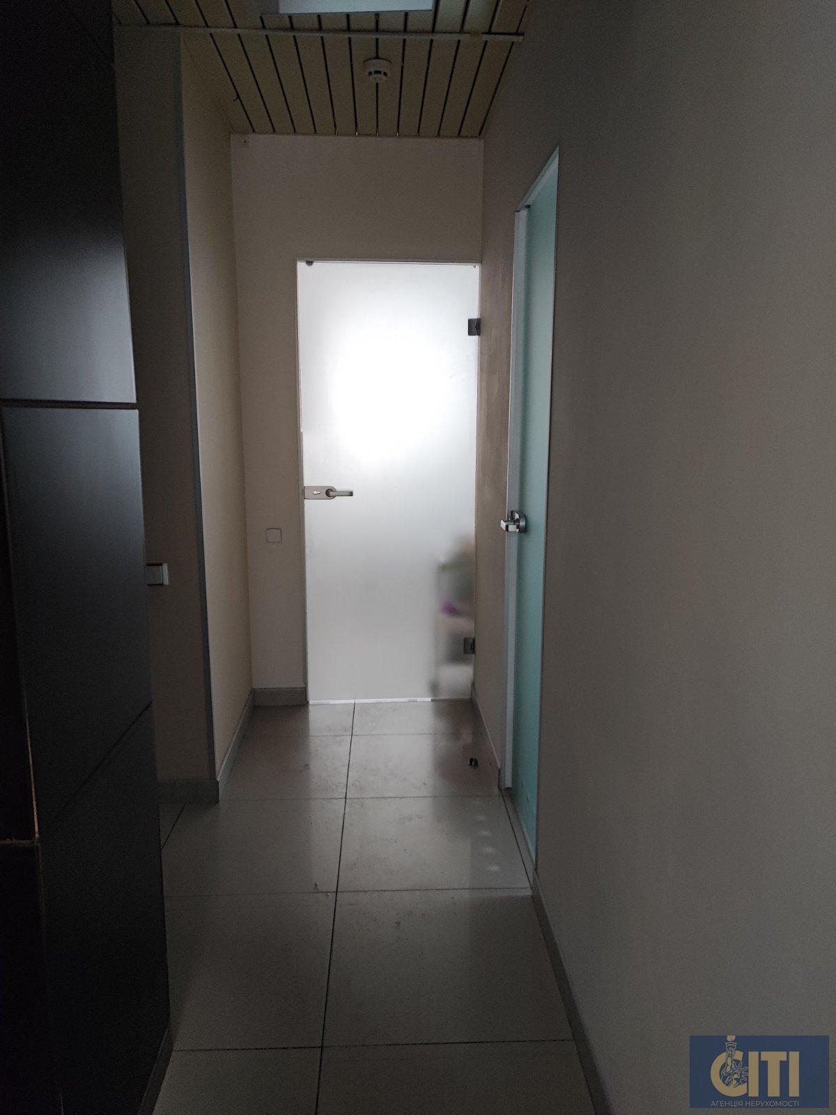 Приміщення (салон краси) у центрі, 140 м2