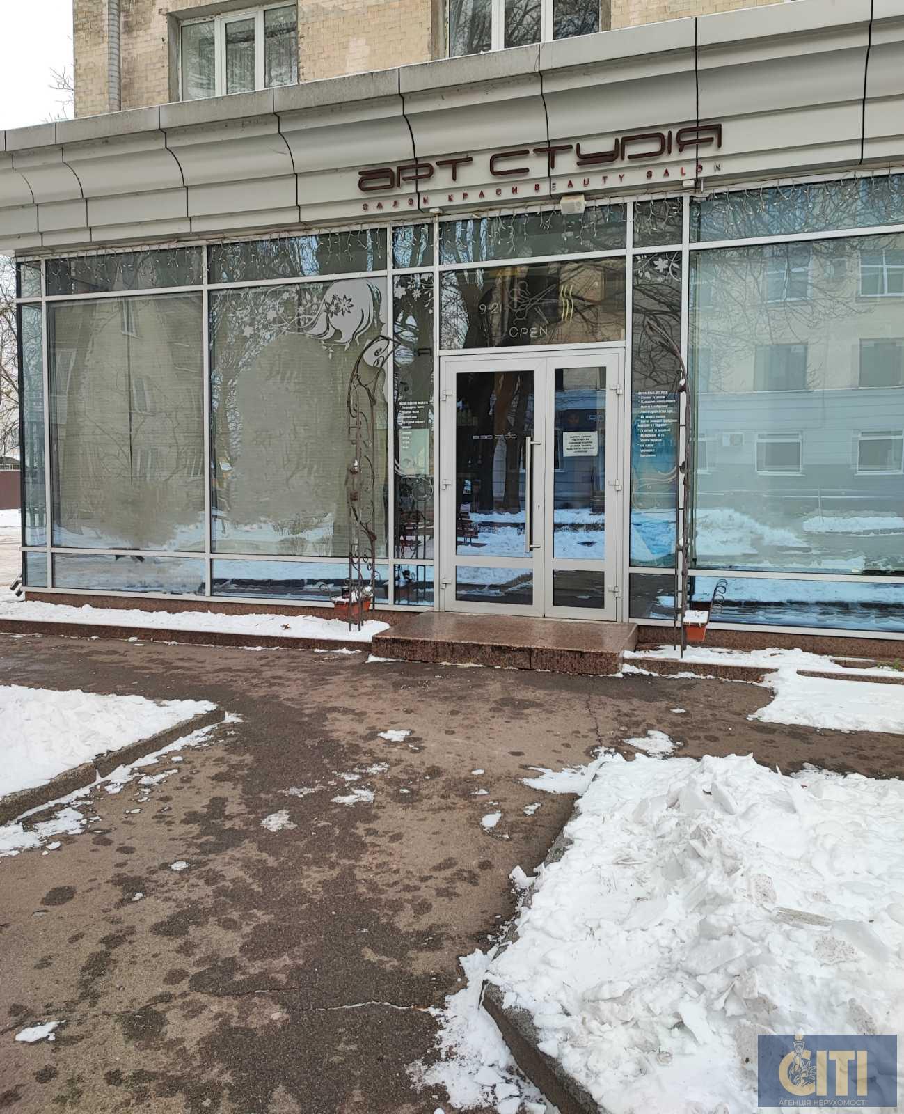 Приміщення (салон краси) у центрі, 140 м2