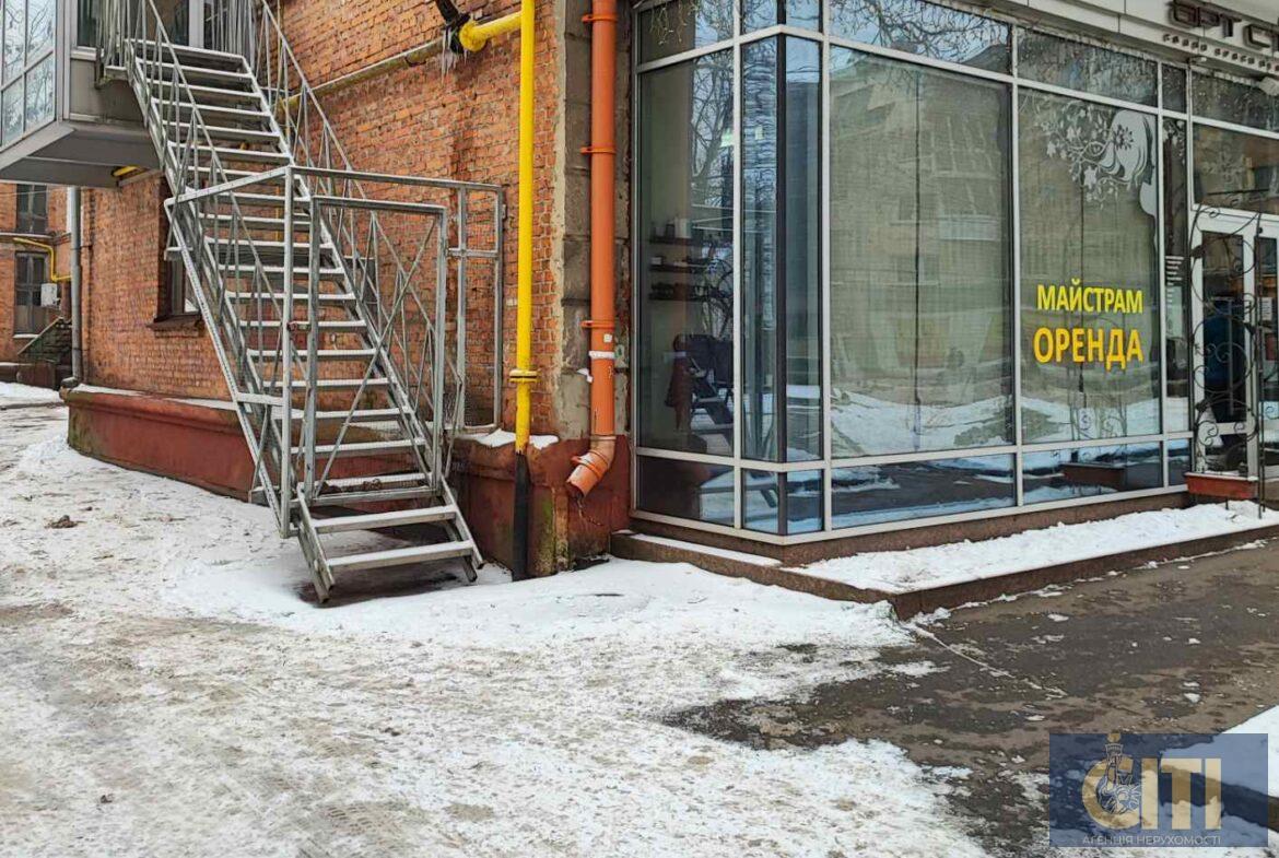 Приміщення (салон краси) у центрі, 140 м2