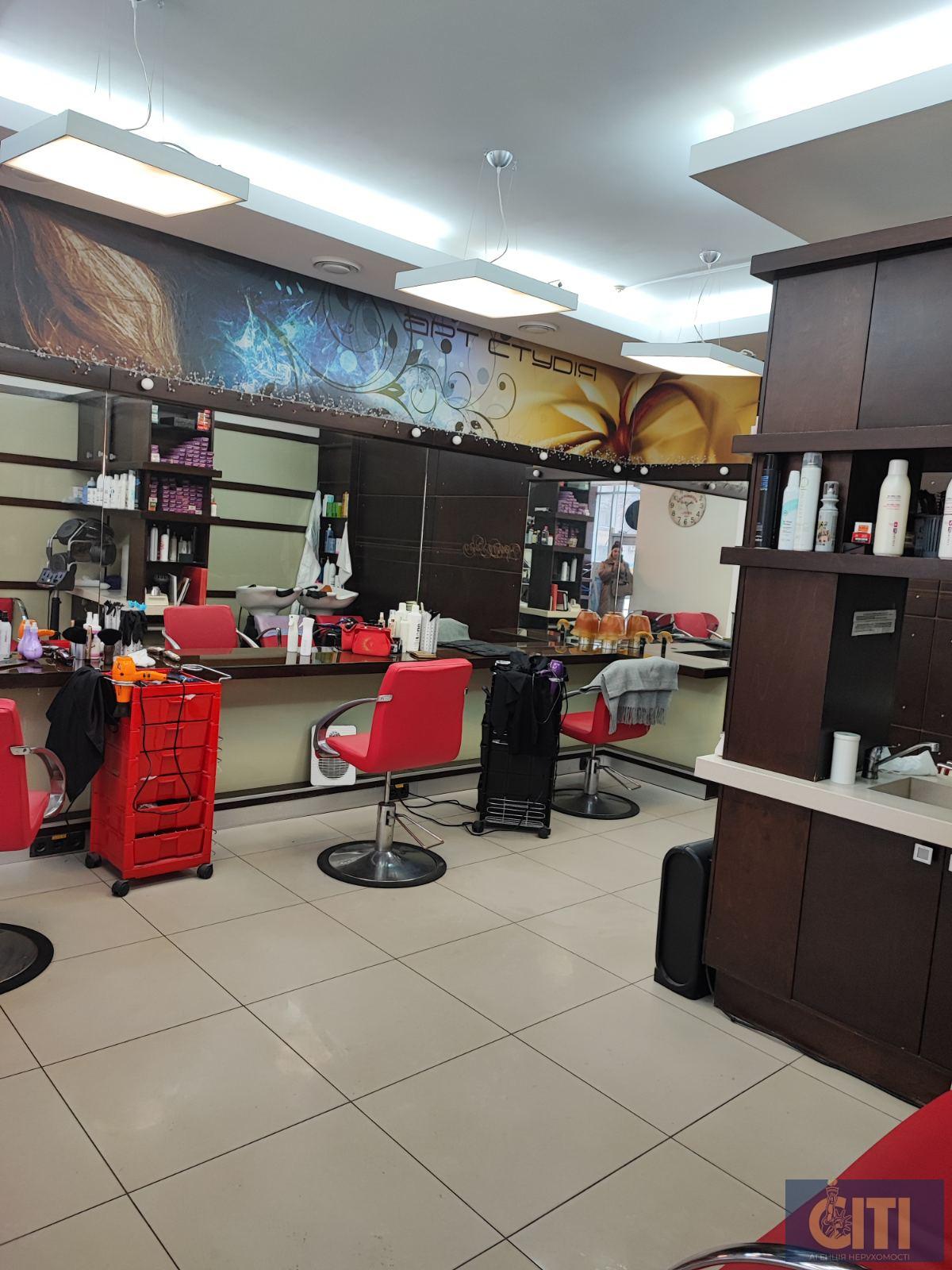 Приміщення (салон краси) у центрі, 140 м2