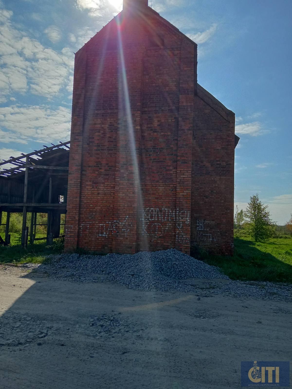 0-02-05-073d65131d27a218e037d7afce007fd27f61f6a2fc431ff4548c3b0d2c479ca9_e501968f44e69034 Продам будівлю хмелесушки 1400 кв.м.