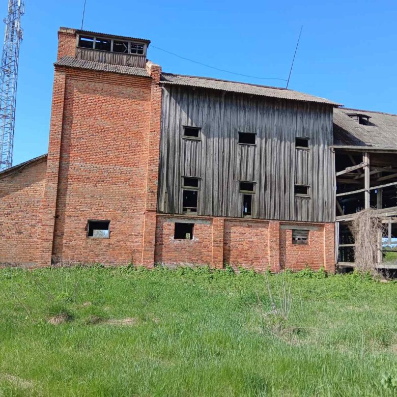 Торгово-офісний центр, 4-поверхи, 4 500 кв.м.