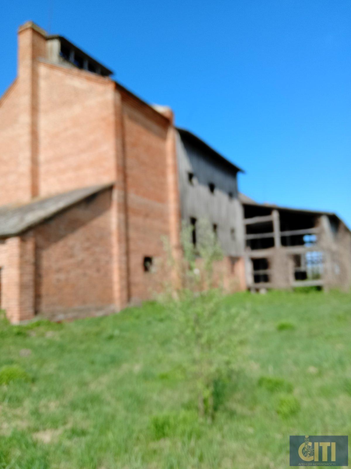 0-02-05-bace8dddb6cbdaa80c889fae6efb1fbd646b2f8d0a428cf86674a3868e8e28c5_d347eeeb4d242 Продам будівлю хмелесушки 1400 кв.м.