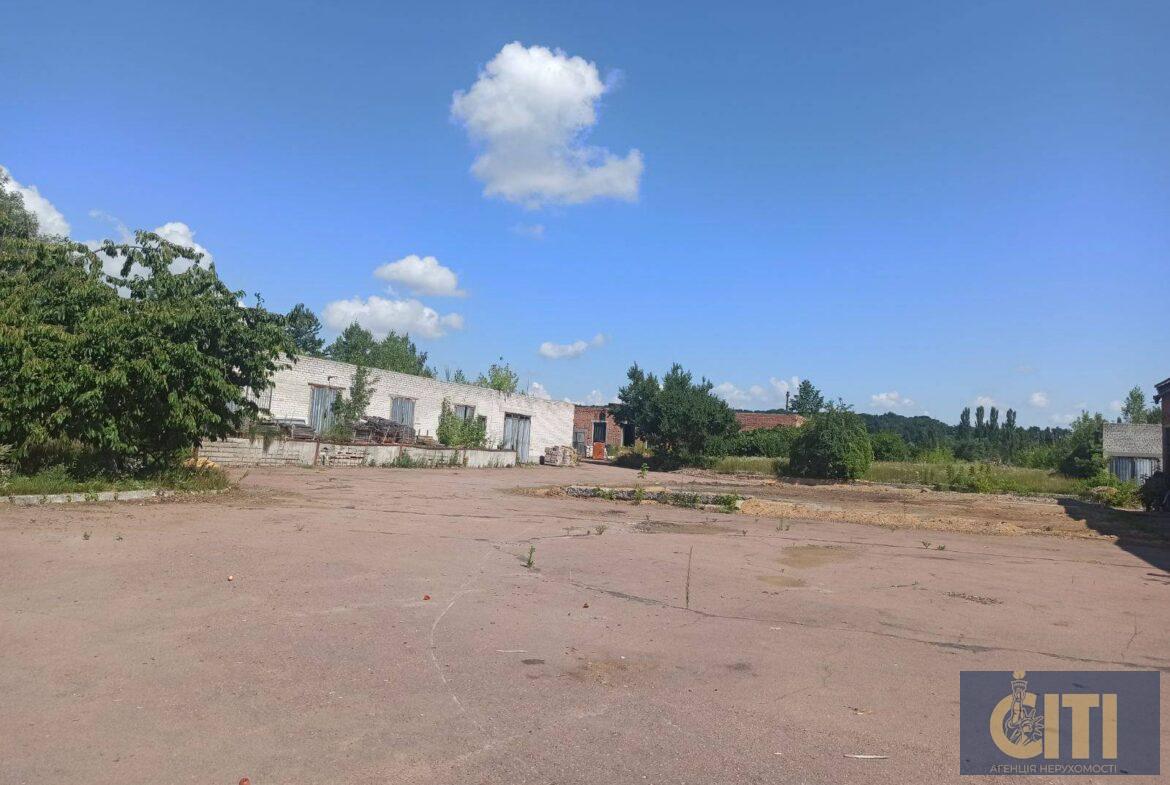 Майновий комплекс у промисловому районі м. Житомира, загальна площа 2100 кв.м.