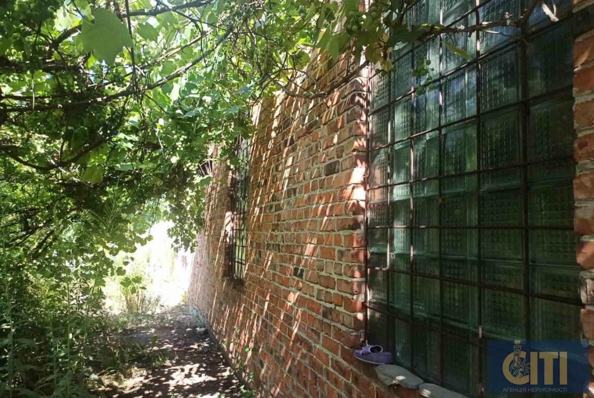 Майновий комплекс у промисловому районі м. Житомира, загальна площа 2100 кв.м.