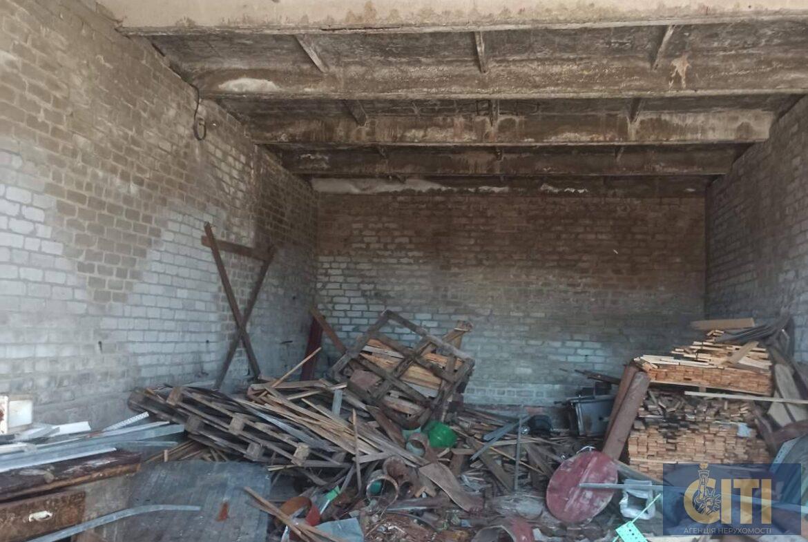 Майновий комплекс у промисловому районі м. Житомира, загальна площа 2100 кв.м.