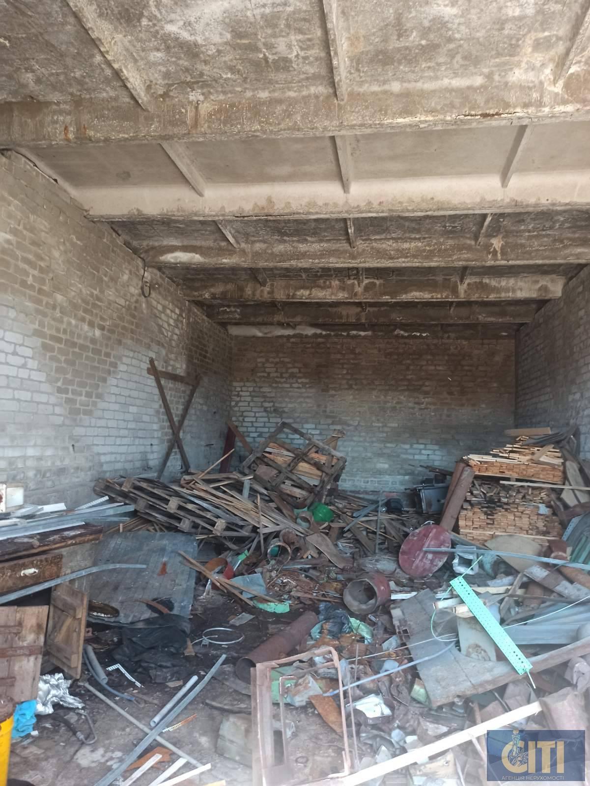 Майновий комплекс у промисловому районі м. Житомира, загальна площа 2100 кв.м.