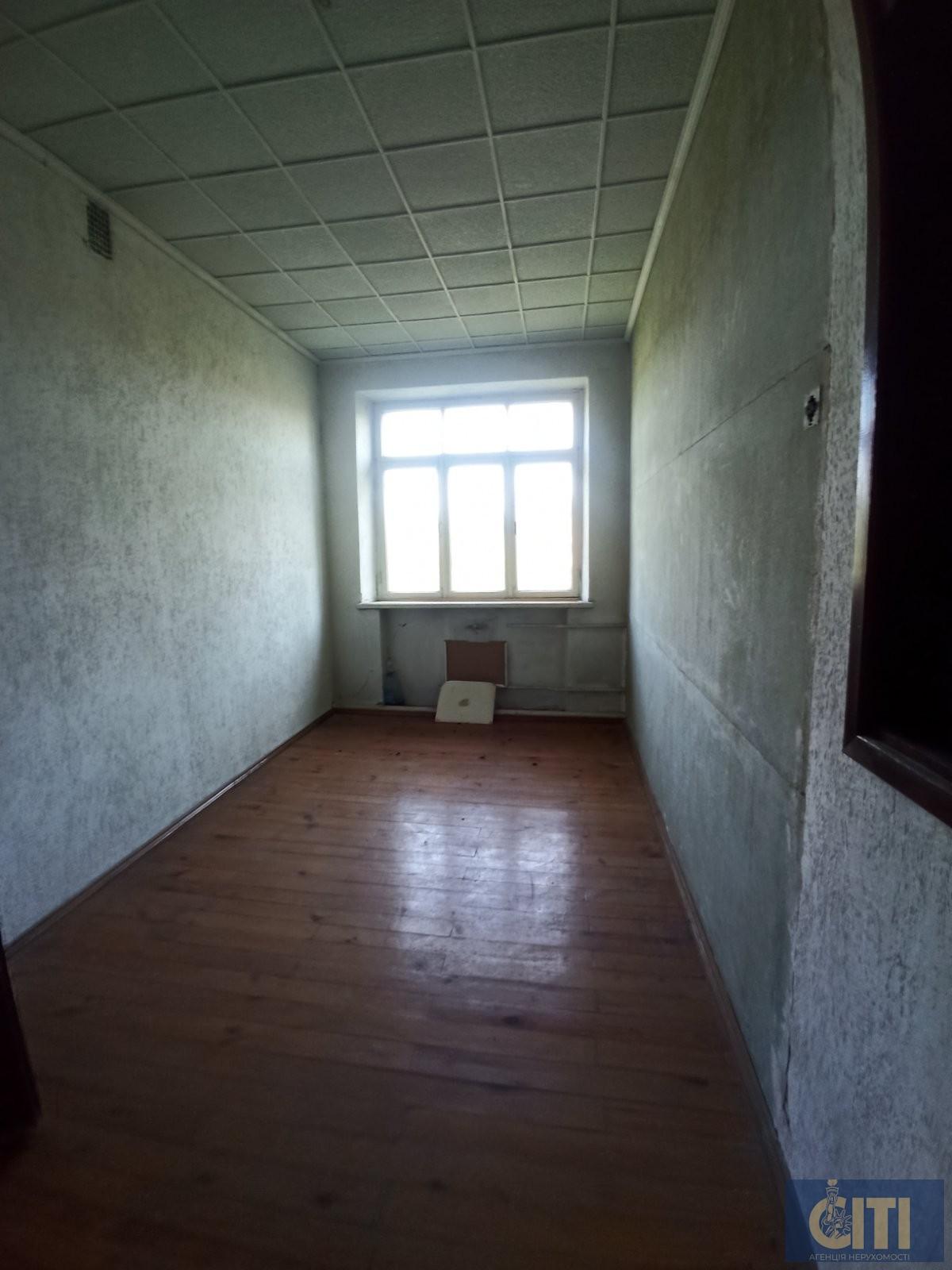 Майновий комплекс у промисловому районі м. Житомира, загальна площа 2100 кв.м.