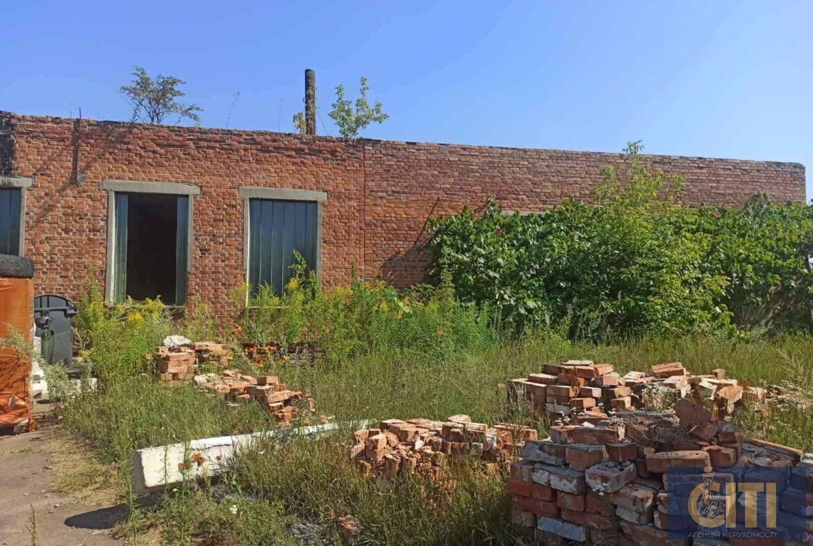 Майновий комплекс у промисловому районі м. Житомира, загальна площа 2100 кв.м.