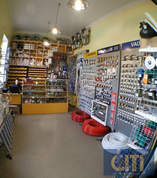 Будівля діючого магазину в центрі районного центру, 50 кв.м