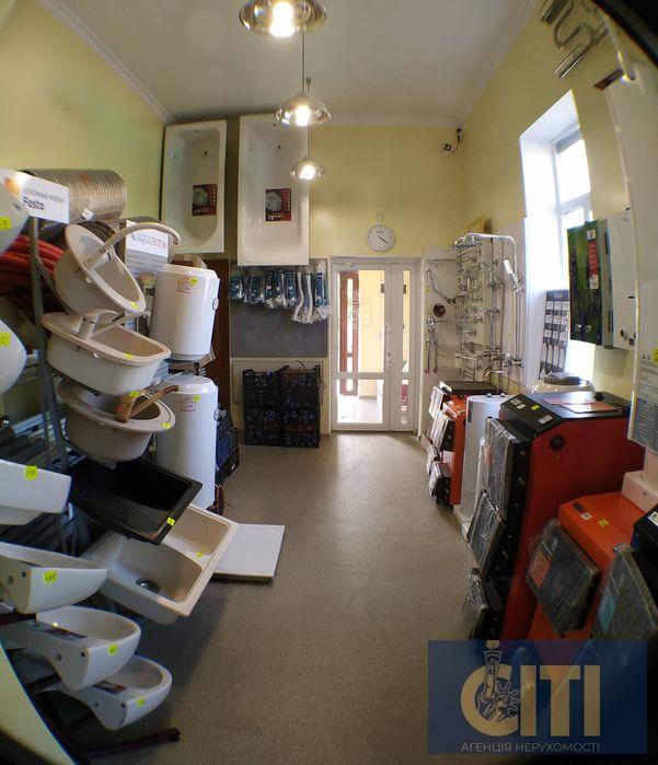 Будівля діючого магазину в центрі районного центру, 50 кв.м