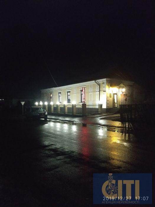 Будівля діючого магазину в центрі районного центру, 50 кв.м