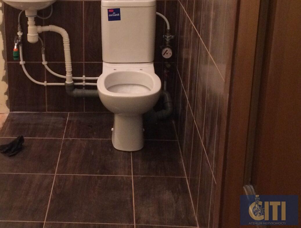 Будівля діючого магазину в центрі районного центру, 50 кв.м