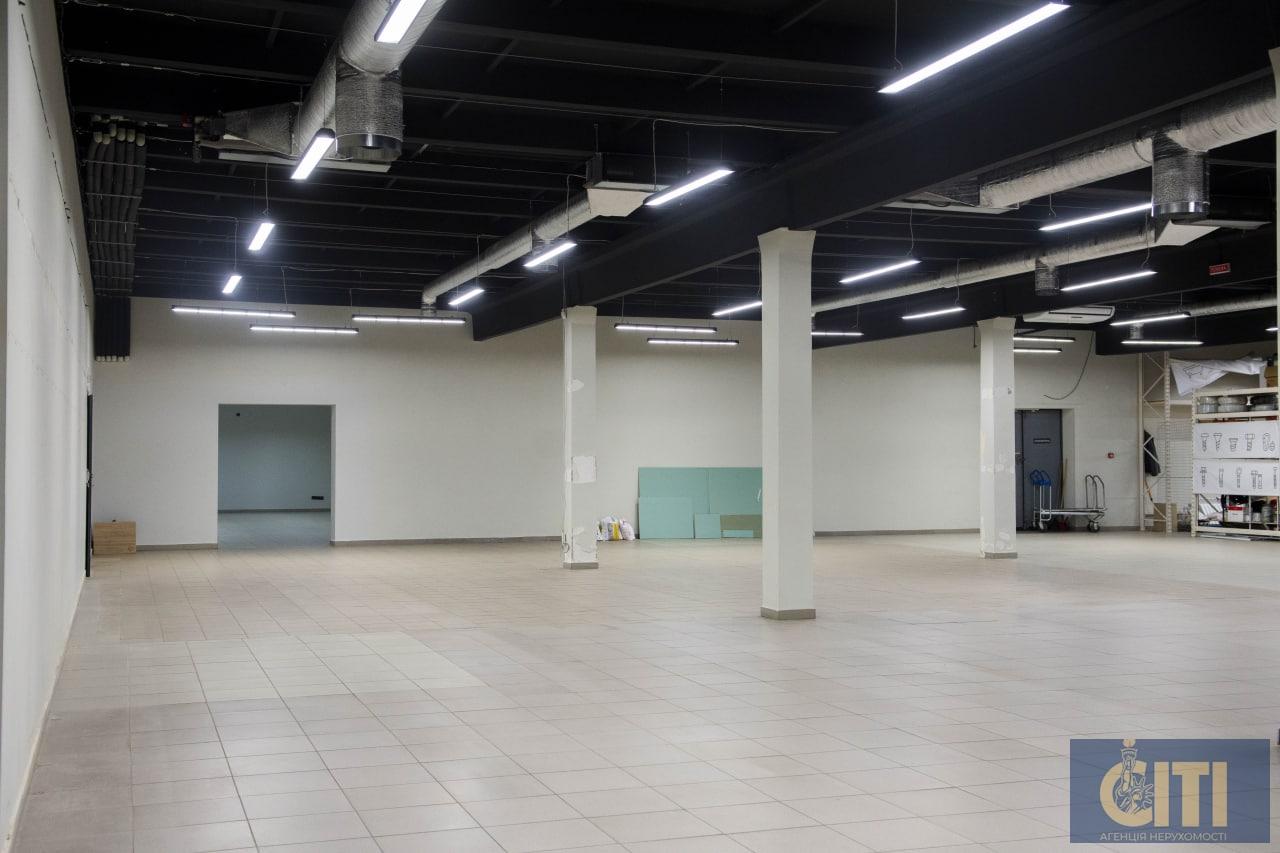 _V46AC~1 Оренда нежитлового приміщення під магазин, офіс, салон 426 кв.м.