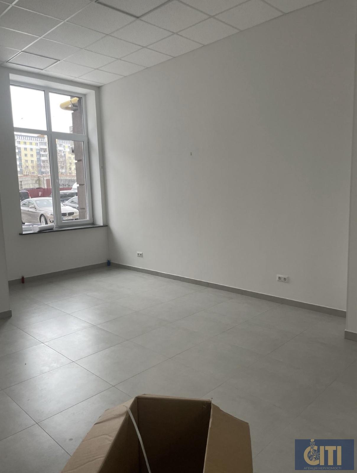 Оренда приміщення в сучасному житловому комплексі, вул. Євгена Рихлика, 83 м2