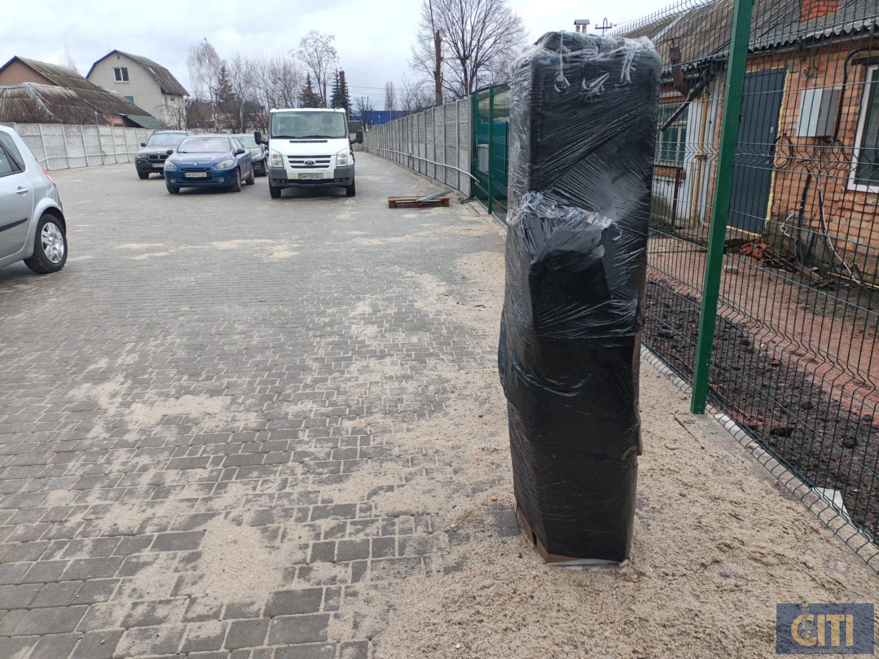 Автомайданчик (паркувальний простір) - 1 200 m² + офіс 15-45 m²