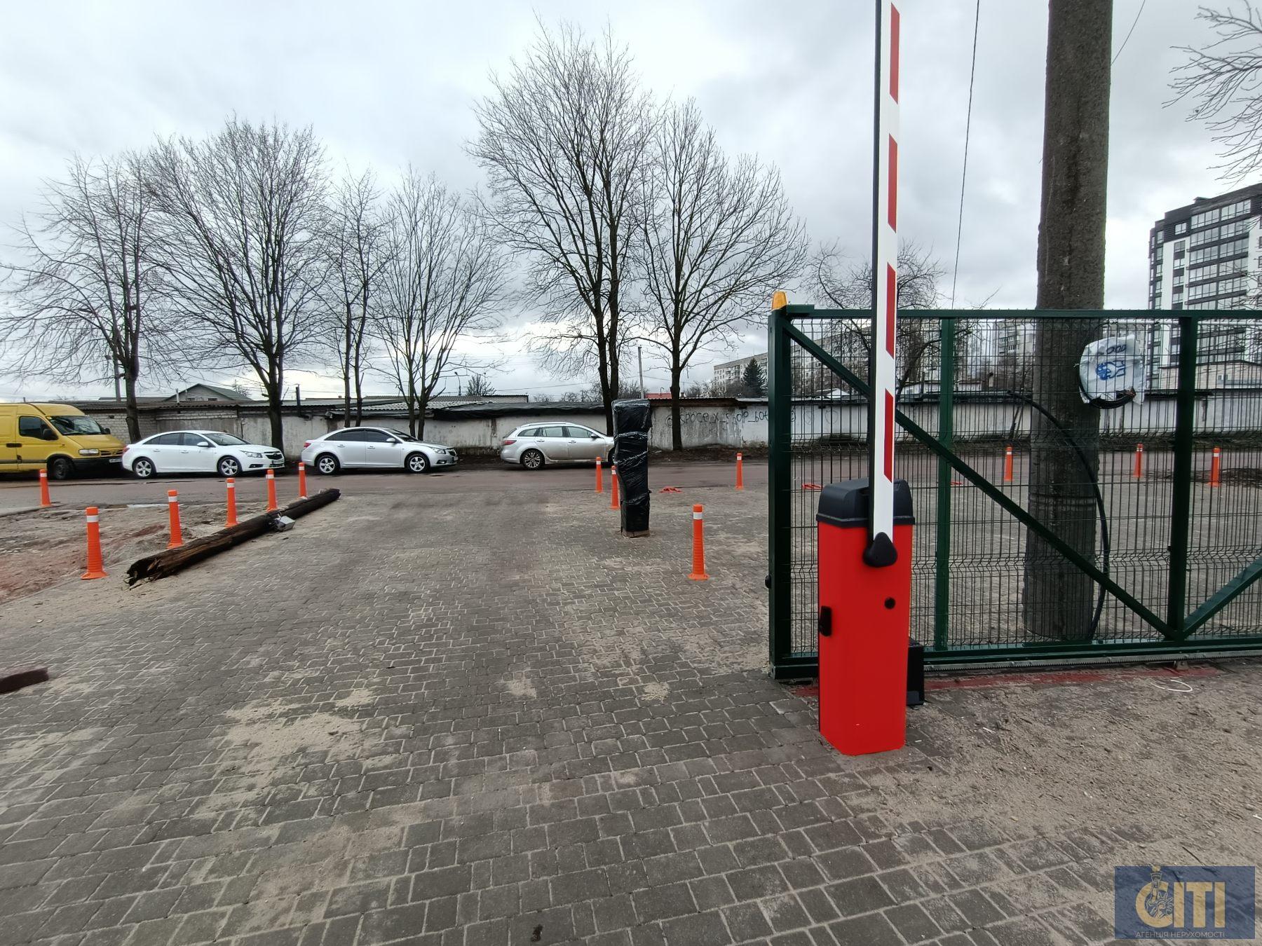Автоплощадка (парковочное пространство) – 1 200 m² + офис 15-45 m² Автомайданчик (паркувальний простір) - 1 200 m² + офіс 15-45 m²