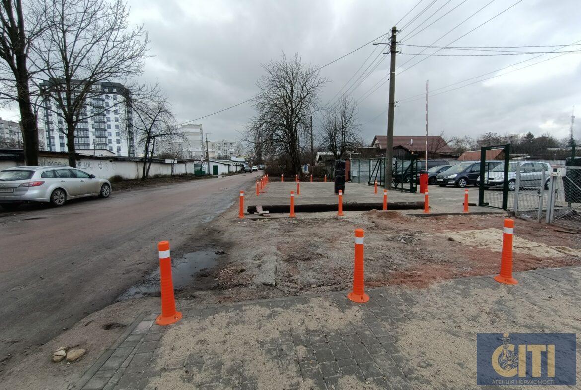 Автомайданчик (паркувальний простір) - 1 200 m² + офіс 15-45 m²