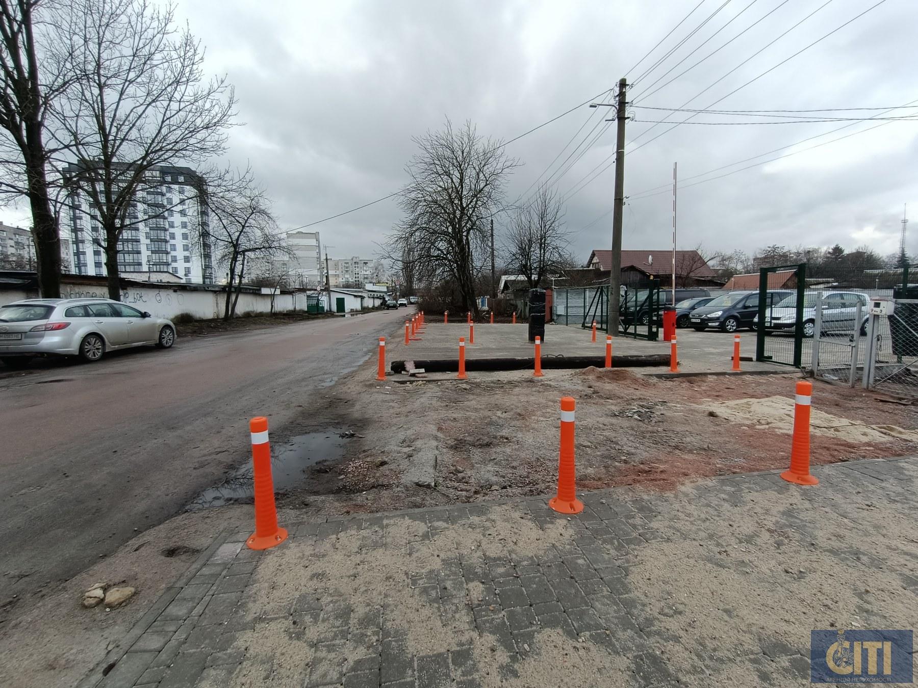 Автоплощадка (парковочное пространство) – 1 200 m² + офис 15-45 m² Автомайданчик (паркувальний простір) - 1 200 m² + офіс 15-45 m²