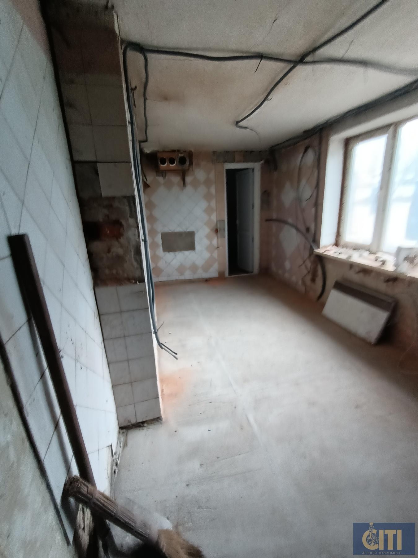 Автоплощадка (парковочное пространство) – 1 200 m² + офис 15-45 m² Автомайданчик (паркувальний простір) - 1 200 m² + офіс 15-45 m²